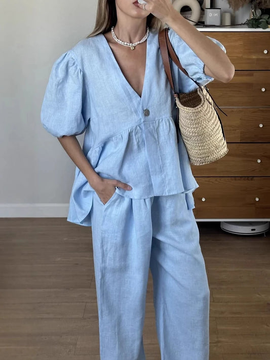 Women's pants set for spring/summer vacations