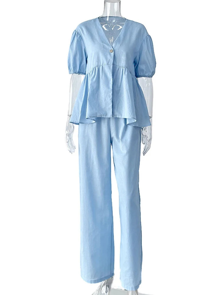 Women's pants set for spring/summer vacations