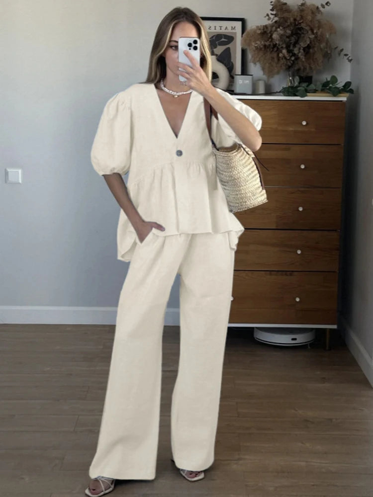 Women's pants set for spring/summer vacations