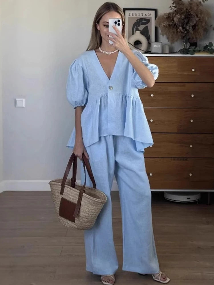 Women's pants set for spring/summer vacations